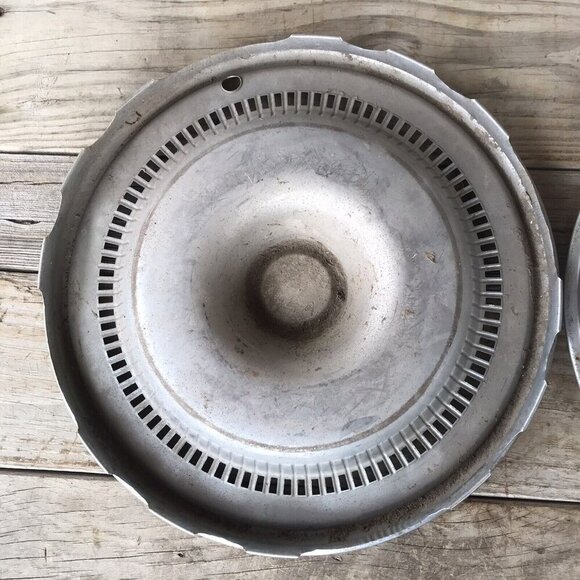 Pair of Vintage 1970’s? Buick Hubcaps 14” Wheel Cover Lot 2 - Picture 7 of 8